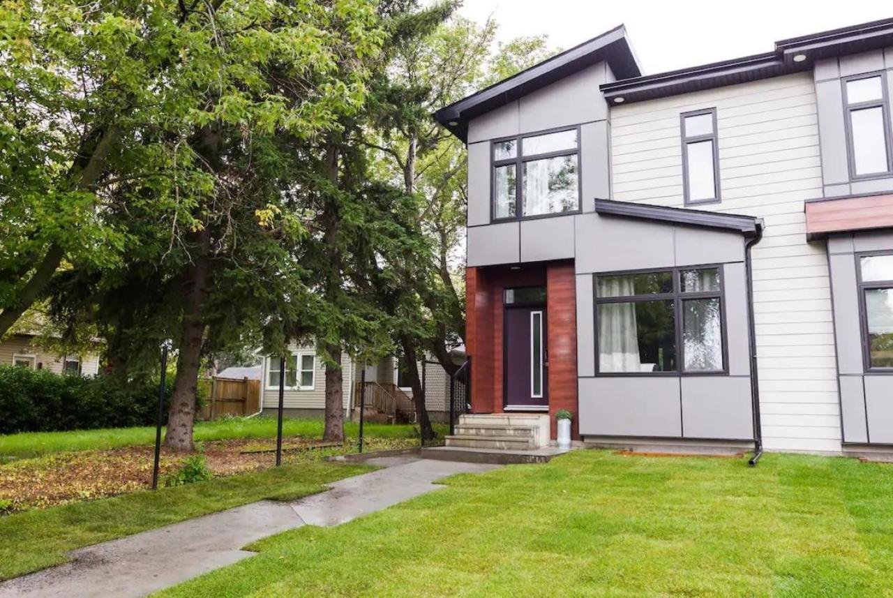 Contemporary Farmhouse Home - King Bed - Double Garage Parking - Free Wifi & Netflix - Long Stays Welcome Едмонтон Екстер'єр фото